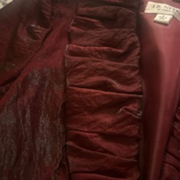 J.R. Nites by Caliendo Women’s Jacket Size 8 Burgundy Ruffle Trim Beaded Evening - Picture 8 of 8